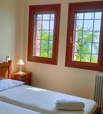 Athina's Uphill Villa *