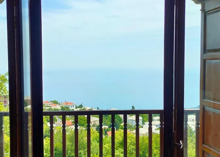 Athina's Uphill Villa *